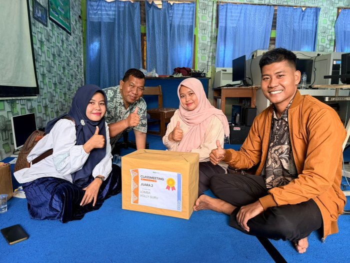 Tim Ustad Saimun Unboxing Hadiah Juara 2 Lomba Voli Guru pada Classmeeting Semester Genap TP. 2025/2026 Tim Ustad Saimun Unboxing Hadiah Juara 2 Lomba Voli Guru pada Classmeeting Semester Genap TP. 2025/2026
