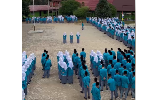 Polres Bungo Sosialisasikan Etika Demonstrasi dalam Upacara Bendera Hari Senin di MAN 1 Bungo