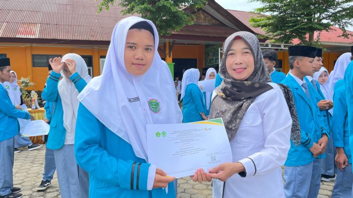 Sabrina Siswa MAN 1 Bungo Raih Film Terunik di PORSENI XI