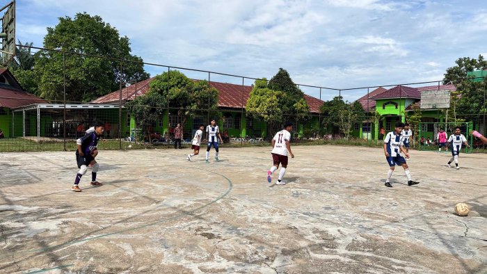 Kelas XII IPS 2 Raih Runner-up Futsal PORSENI MAN 1 Bungo