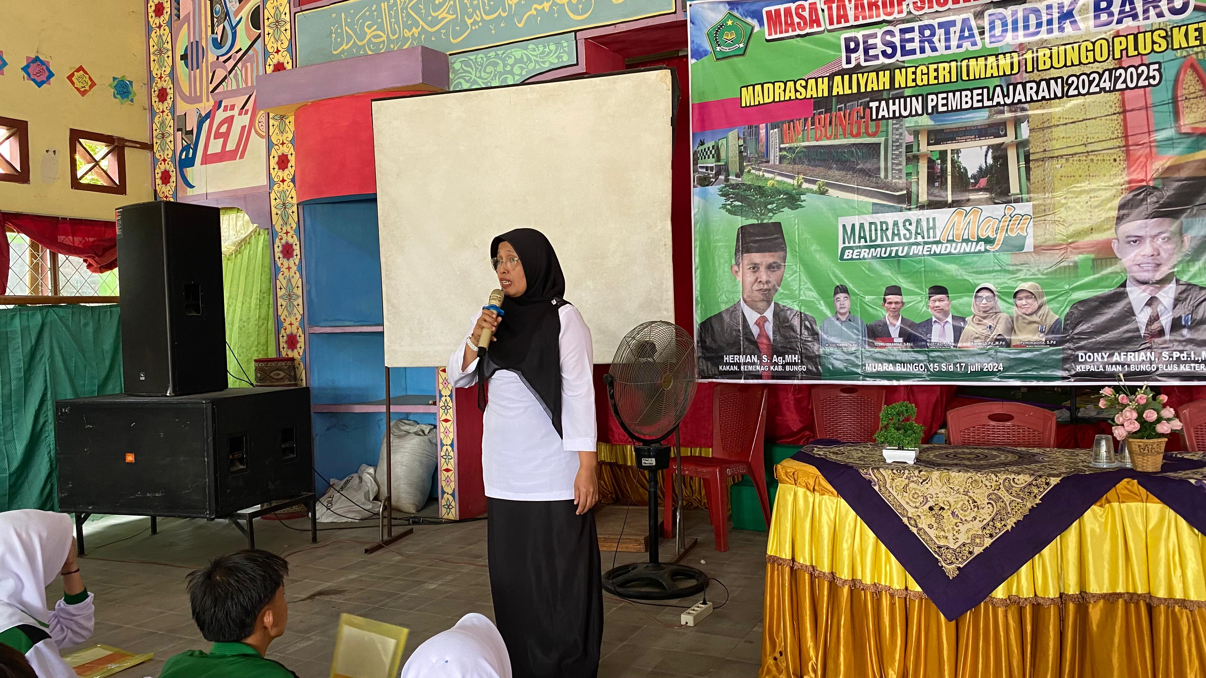 MATERI TATA TERTIB DAN KEGIATAN KESISWAAN DIPAPARKAN WAKA KESISWAANÂ DANÂ ALUMNI