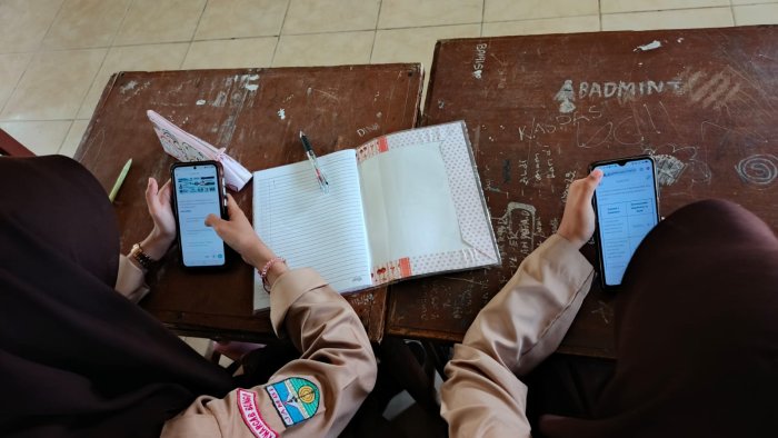 Try Out TKA Alef Kelas XII MIPA 2 MAN 1 Bungo Berjalan Lancar, Siswa Antusias dan Serius Mengerjakan Soal Try Out TKA Alef Kelas XII MIPA 2 MAN 1 Bungo Berjalan Lancar, Siswa Antusias dan Serius Mengerjakan Soal