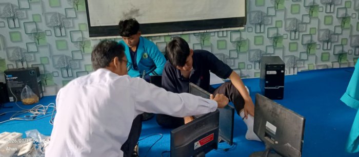 Siswa Kelas XII Teknik Elektronika MAN 1 Bungo Laksanakan Pengecekan dan Inventarisasi Alat Laboratorium