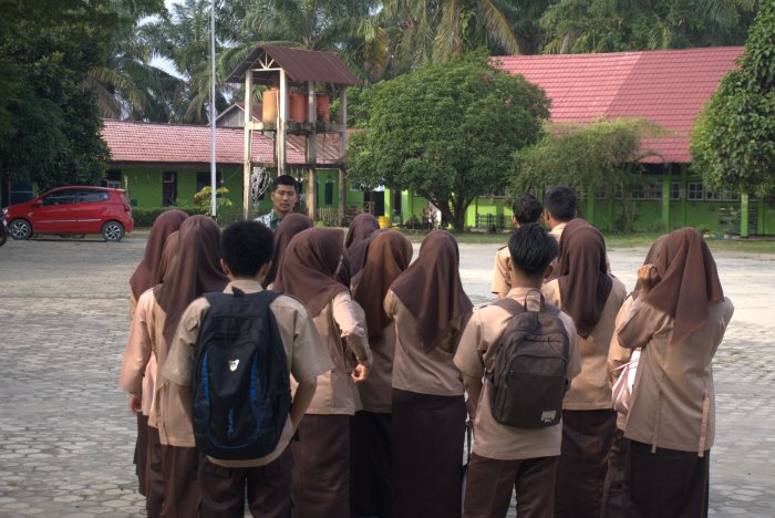 Siswa Ketrampilan Budidaya Tanaman Hidroponik MAN 1 Bungo Lakukan Eksperimen Perbandingan Media Tanam
