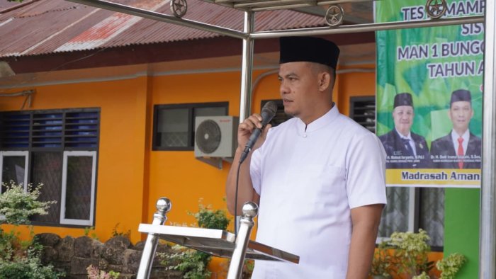 Kepala MAN 1 Bungo Buka Tes Kompetensi Akademik Siswa Kelas XII