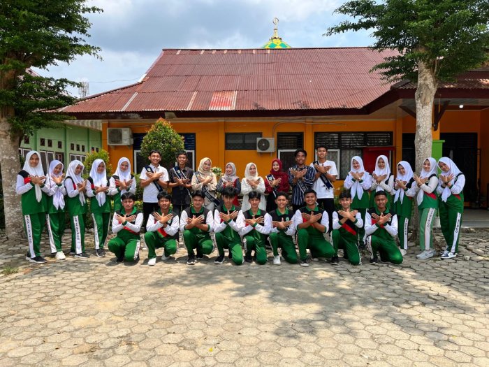 Putra Putri Batik Bungo 2024 Kunjungi MAN 1 Bungo