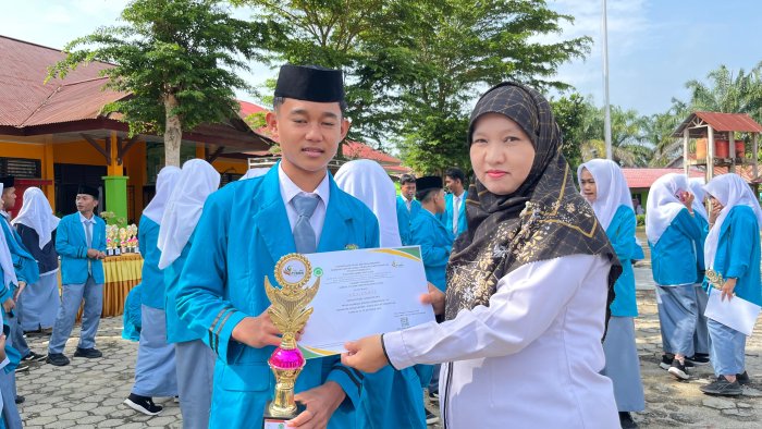 X MIPA 2 Raih Juara 1 Stand Porseni MAN 1 Bungo