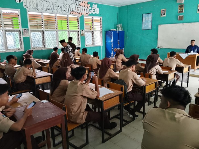Waka Humas dan Panitia Pantau Langsung Pelaksanaan ASAS Genap MAN 1 Bungo TP 2025/2026