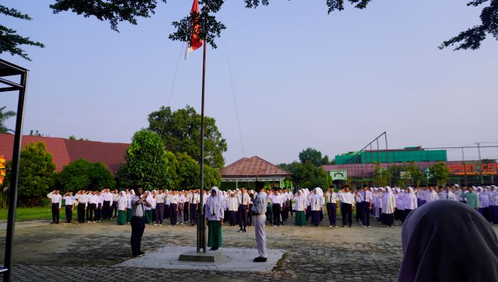 UPACARA BENDERA HARI SENIN SEKALIGUS PEMBUKAAN KEGIATAN MATSAMA TAHUN PEMBELAJARAN 2024/2025