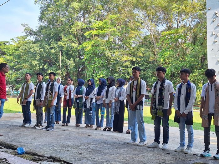 Dua Siswa MAN 1 Bungo Raih 15 Besar Lomba Bujang Gadis Batik