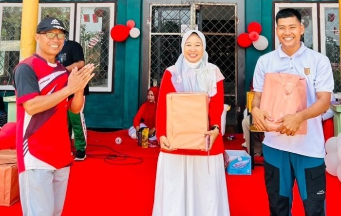 Pawai HUT RI ke-81 MAN 1 Bungo Ditutup Meriah dengan Undian Doorprize Pawai HUT RI ke-81 MAN 1 Bungo Ditutup Meriah dengan Undian Doorprize