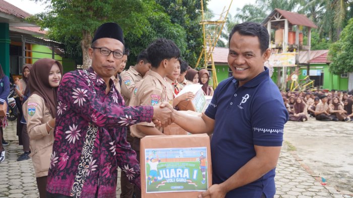 Pembagian Hadiah Classmeeting MAN 1 Bungo Meriah dan Penuh Semangat