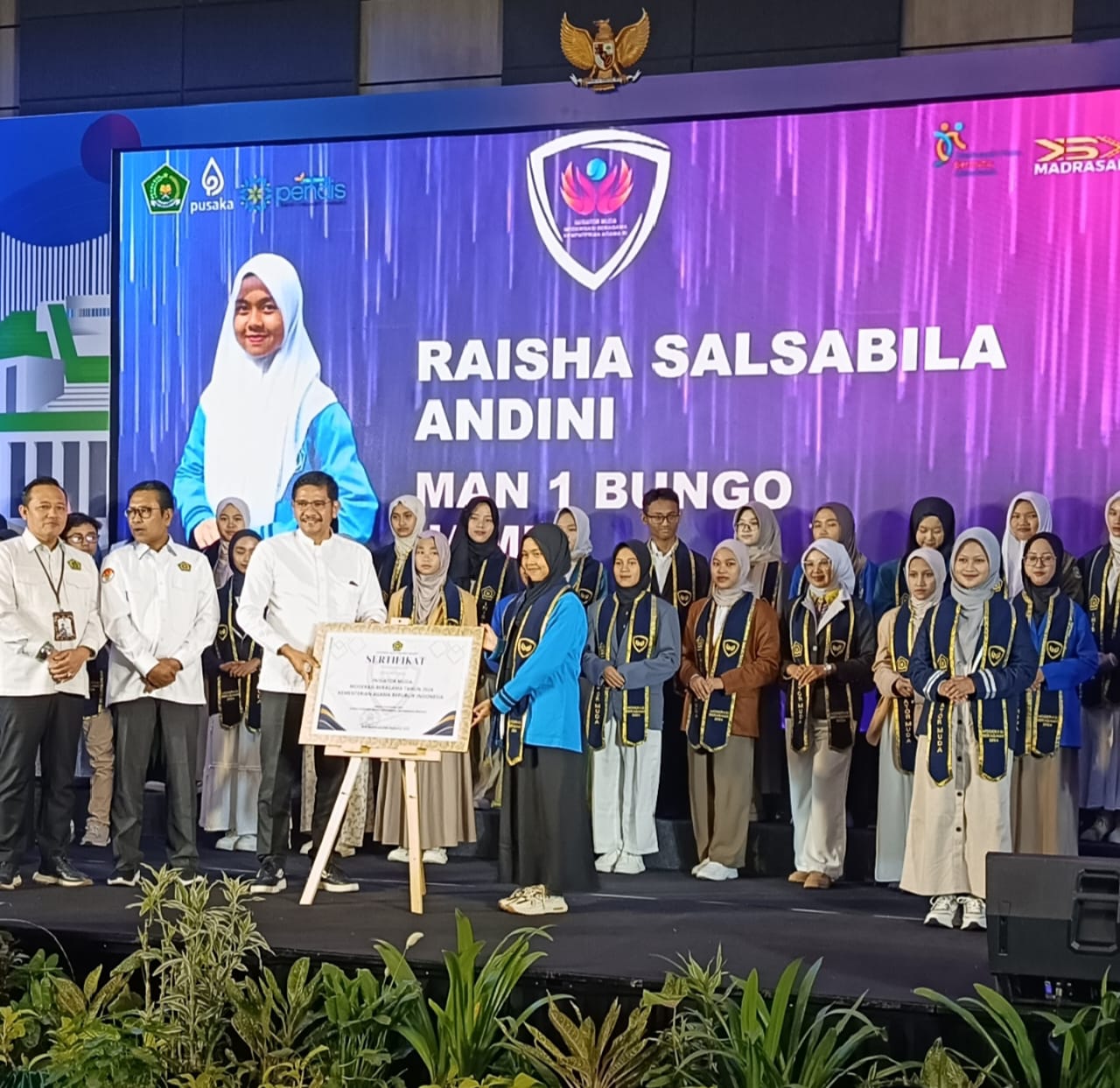 SISWI MAN 1 BUNGO PLUS KETERAMPILAN KEMBALI TOREH PRESTASI DIAJANG NASIONAL SEBAGAI INISIATOR MUDA MODERASI BERAGAMAÂ TAHUNÂ 2024