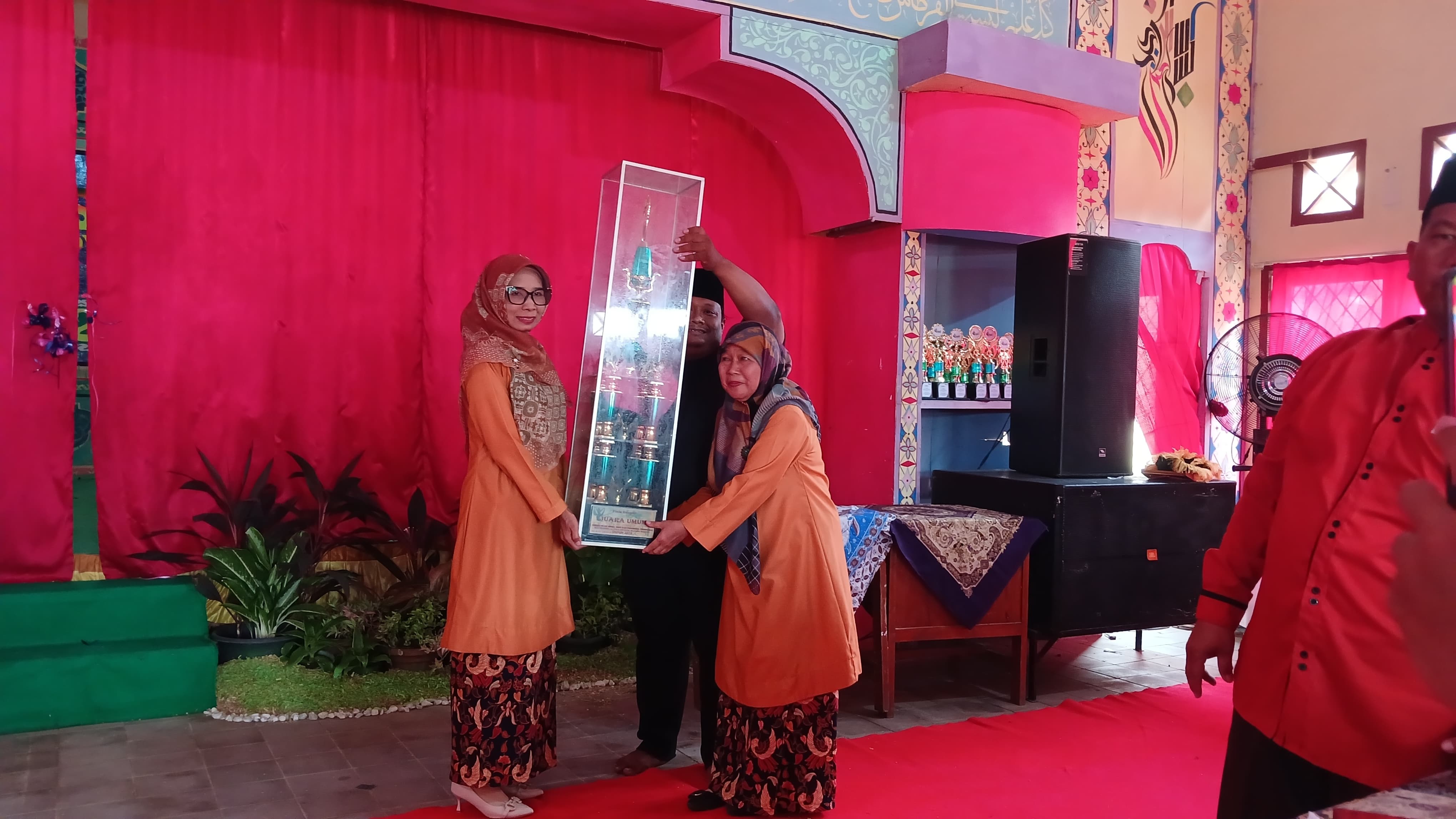 KA.KANKEMENAG BUNGO DIWAKILI KASI PENMAD BUKA KEGIATAN PORSENI KE-10 DAN GELAR KARYA P5P2R MAN 1 BUNGO PLUSÂ KETERAMPILAN