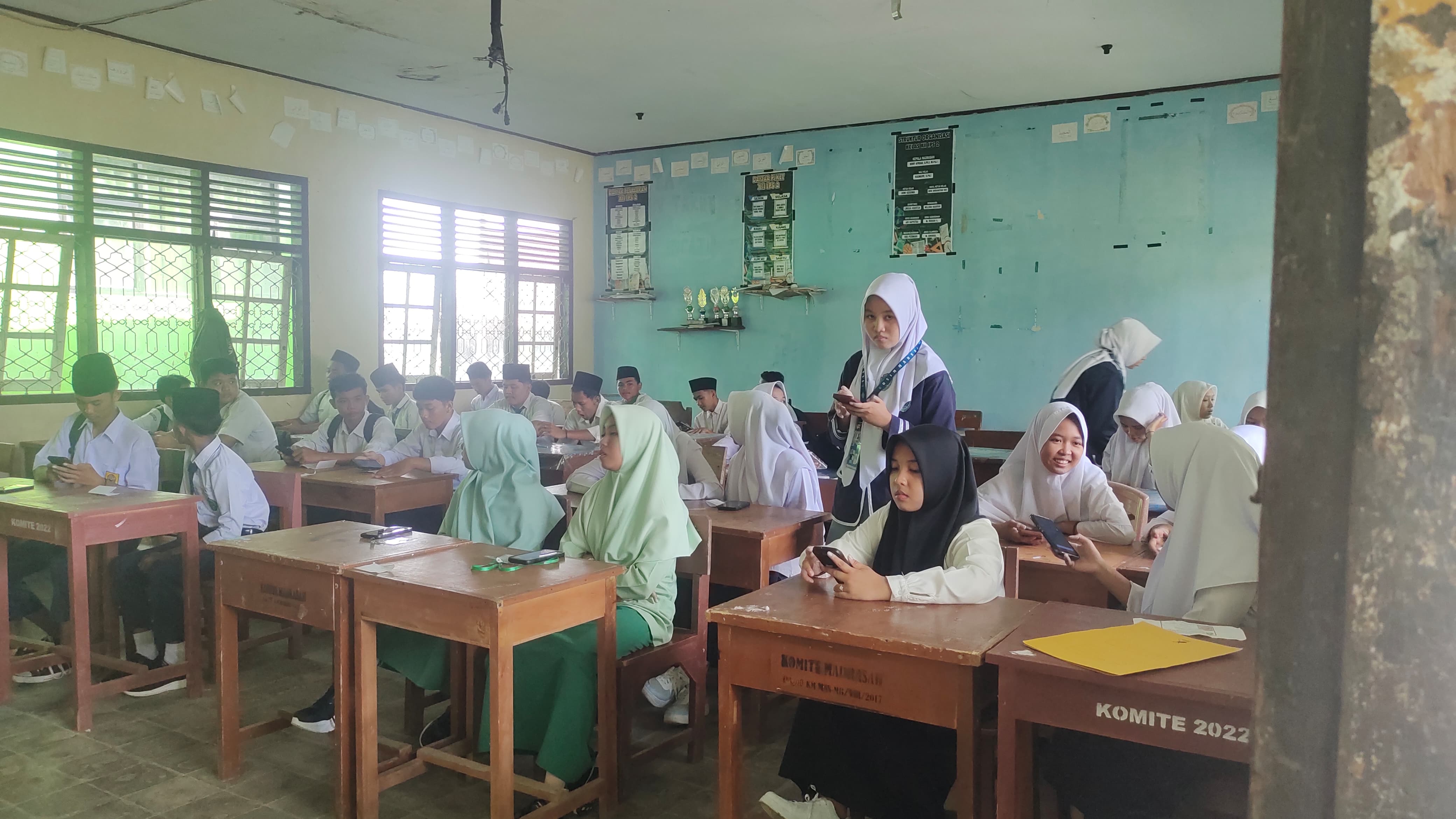 Hujan Deras Tak Surutkan Semangat Belajar Siswa MAN 1 Bungo