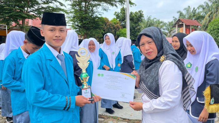 X MIPA 3 Raih Juara 2 Lomba Penyelenggaraan Jenazah